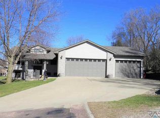 380 S Oak Ave, Parker, SD 57053