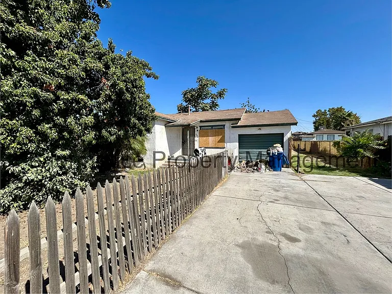 902 Woodrow Ave — Photo 1