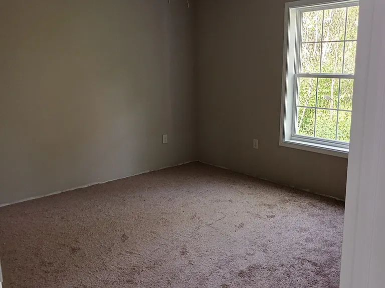 Master Bedroom (2nd photo)