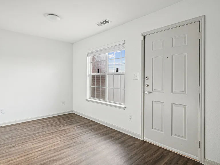 4450 Marine Creek Pkwy — Photo 8