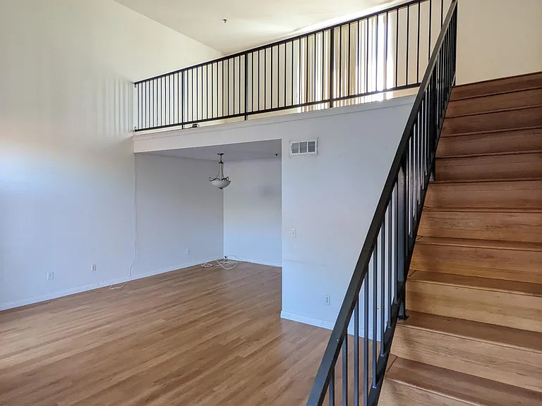 811 N Hayworth Ave #203 — Photo 3