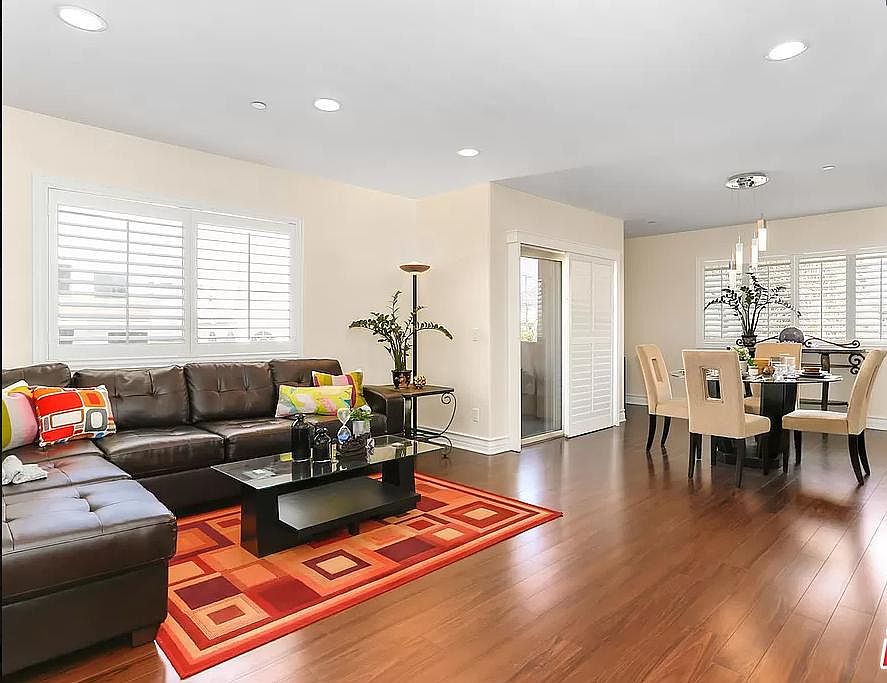1st image of 936 N Hudson Ave #301