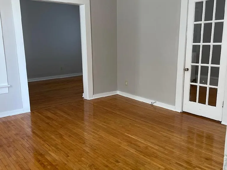 421 Bowen St — Photo 6