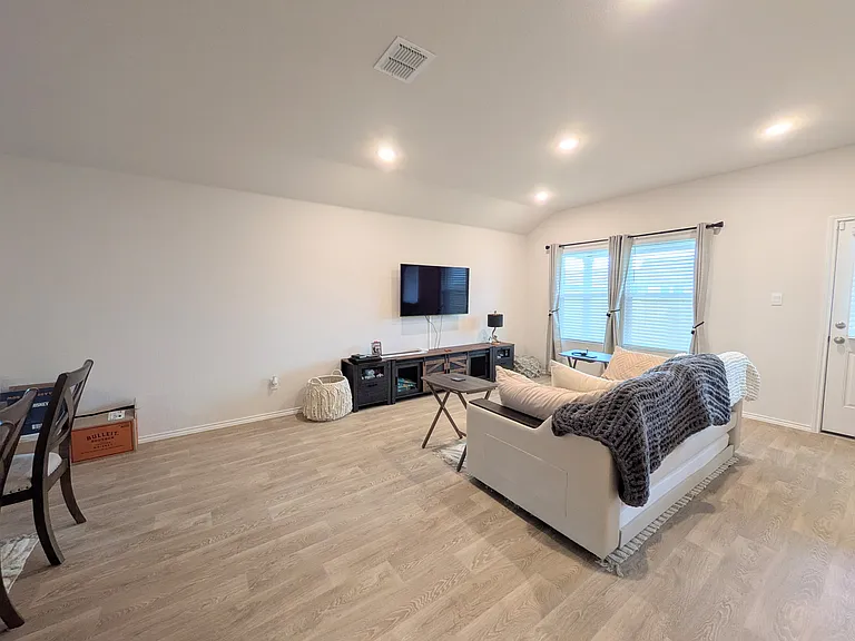 1665 Layne Loop — Photo 7