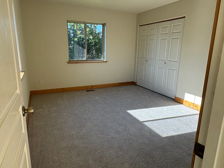 555 SW Fairway Ct — Photo 7