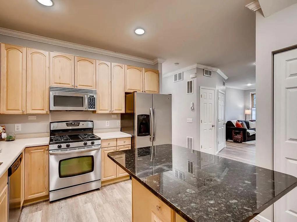2412 Harriet Avenue - 101 — Photo 2