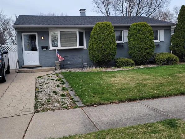 23425 Glenbrook St, Saint Clair Shores, MI 48082
