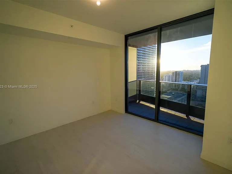 1000 Brickell Plz #2506 — Photo 8