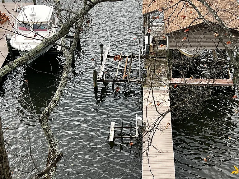 685 Shore Rd — Photo 28