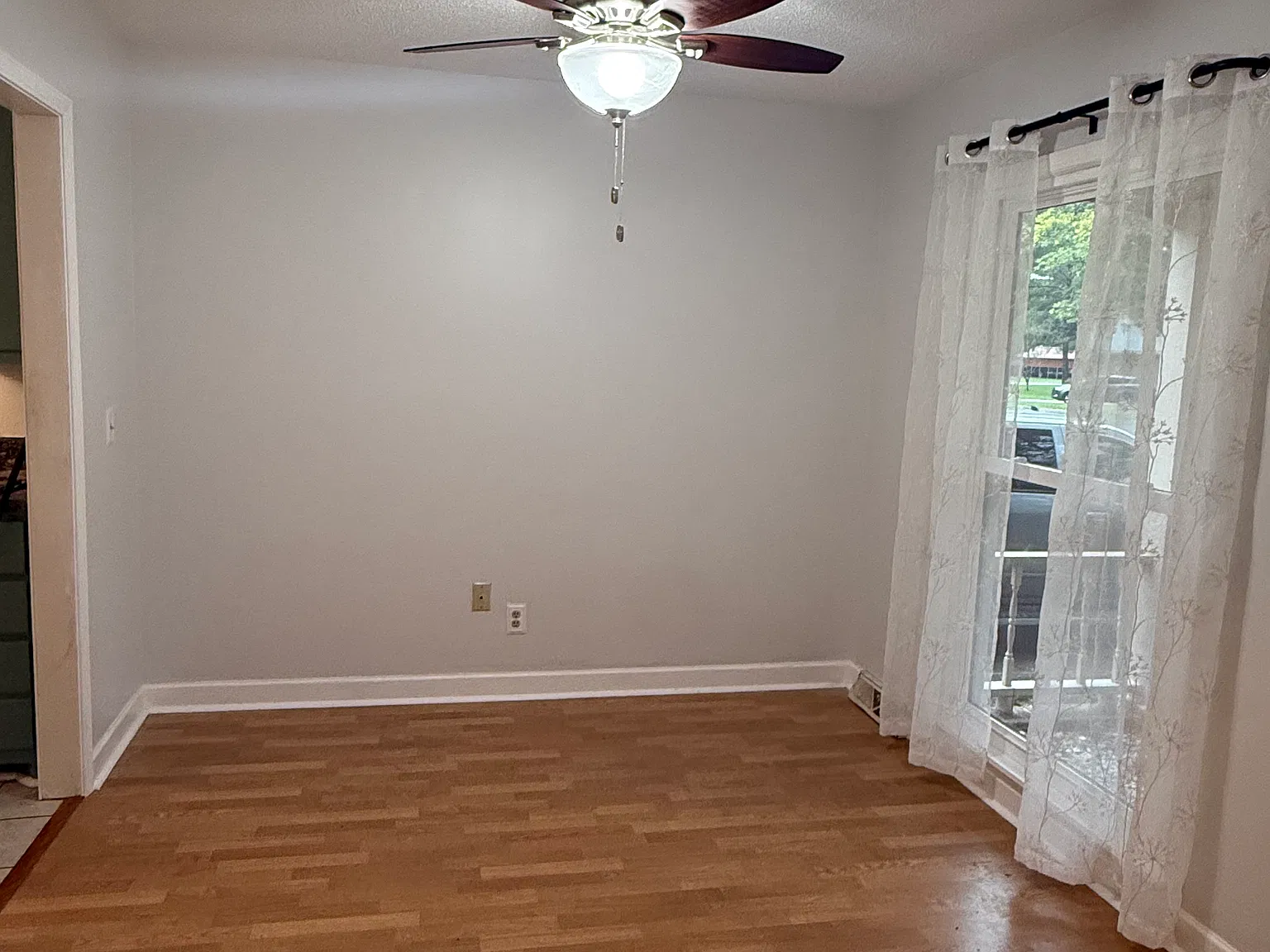 3 bed, 1.5 bath, 1338 sqft, $2,300 — Photo 3