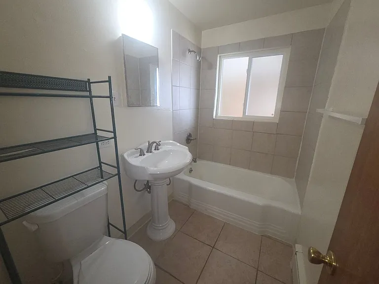 868 N Frst — Photo 11