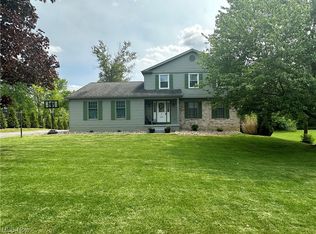 3219 Hummingbird Hill Dr, Poland, OH