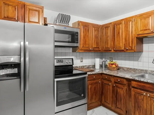 111 Warren Ave APT 1F, Quincy, MA 02170