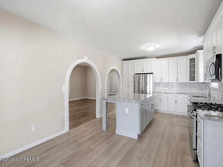 22 Carpenter St — Photo 12