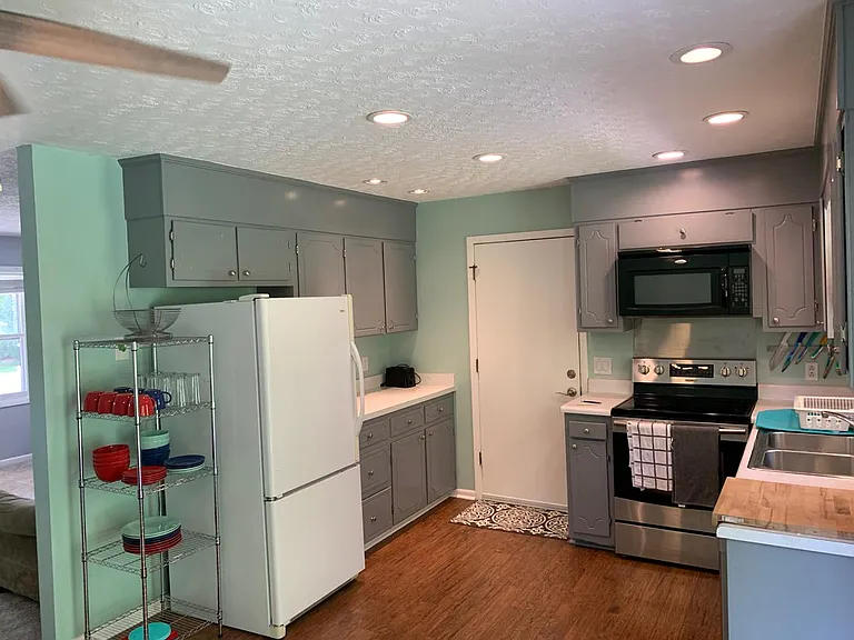 1904 Lindale Dr — Photo 13