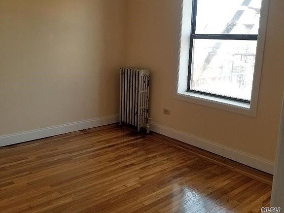 5th image of 710 E 235th St