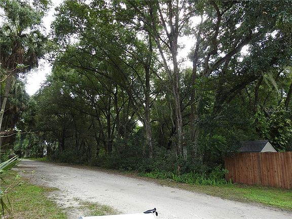 3rd image of Palm Court Dr