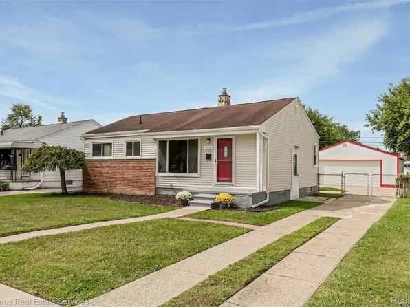 6741 Deering St, Garden City, MI 48135