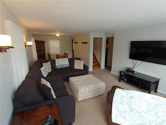 3rd image of 407 Cedar St