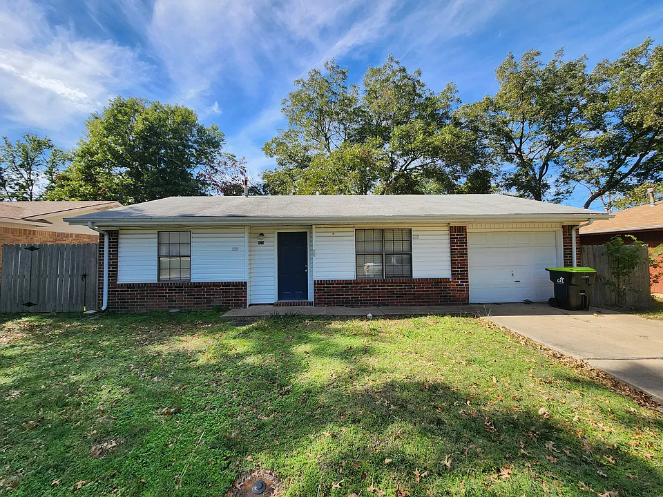 825 N Summer Tree