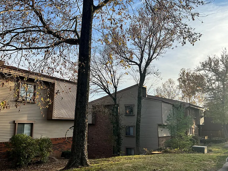100 Woodhenge Dr — Photo 5