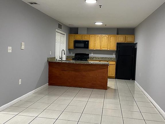 5th image of 510 Elizabeth Ave #210