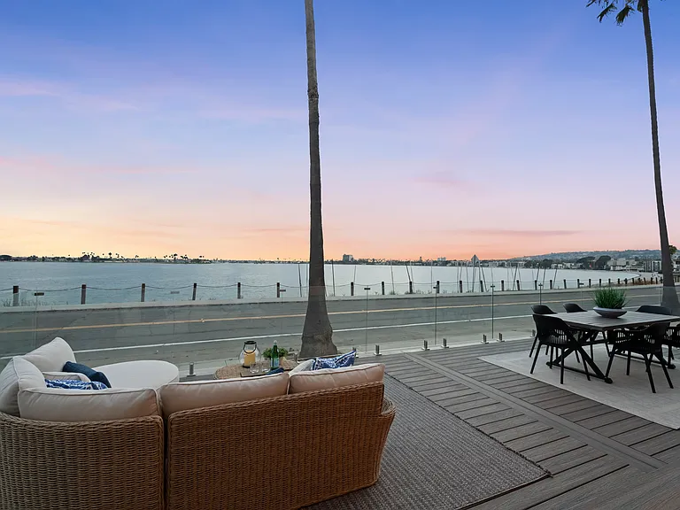 3611 Riviera Dr — Photo 46
