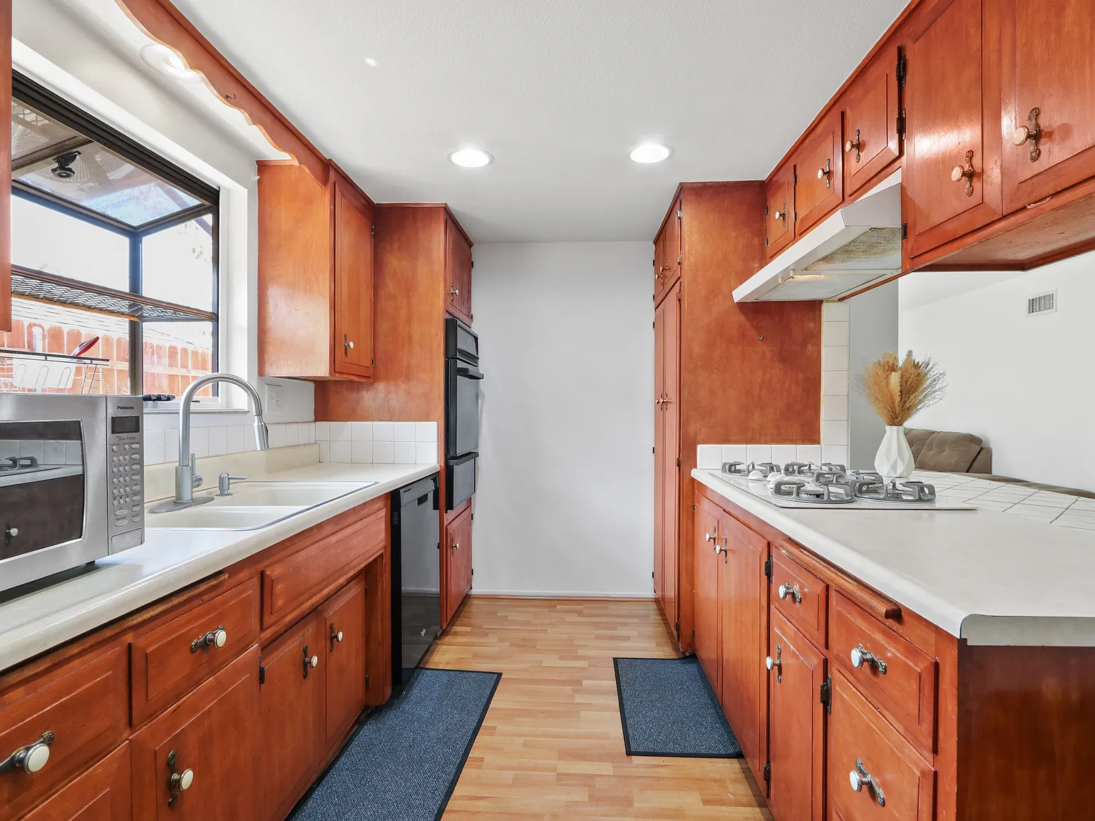 3 bed, 1223 sqft, $3,100 — Photo 4