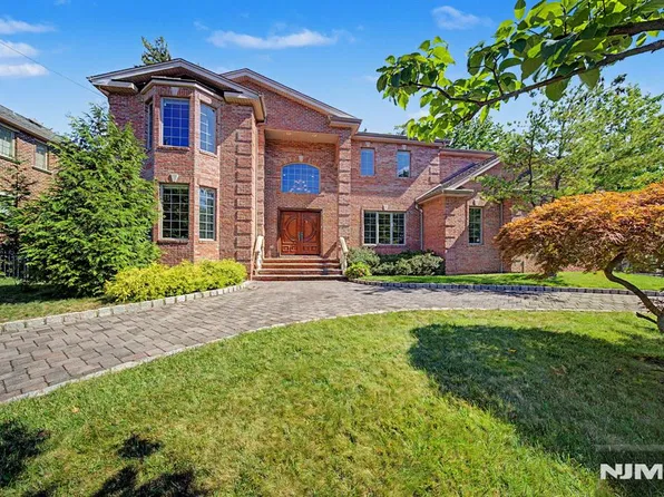 217 Lyncrest Road, Englewood Cliffs, NJ 07632