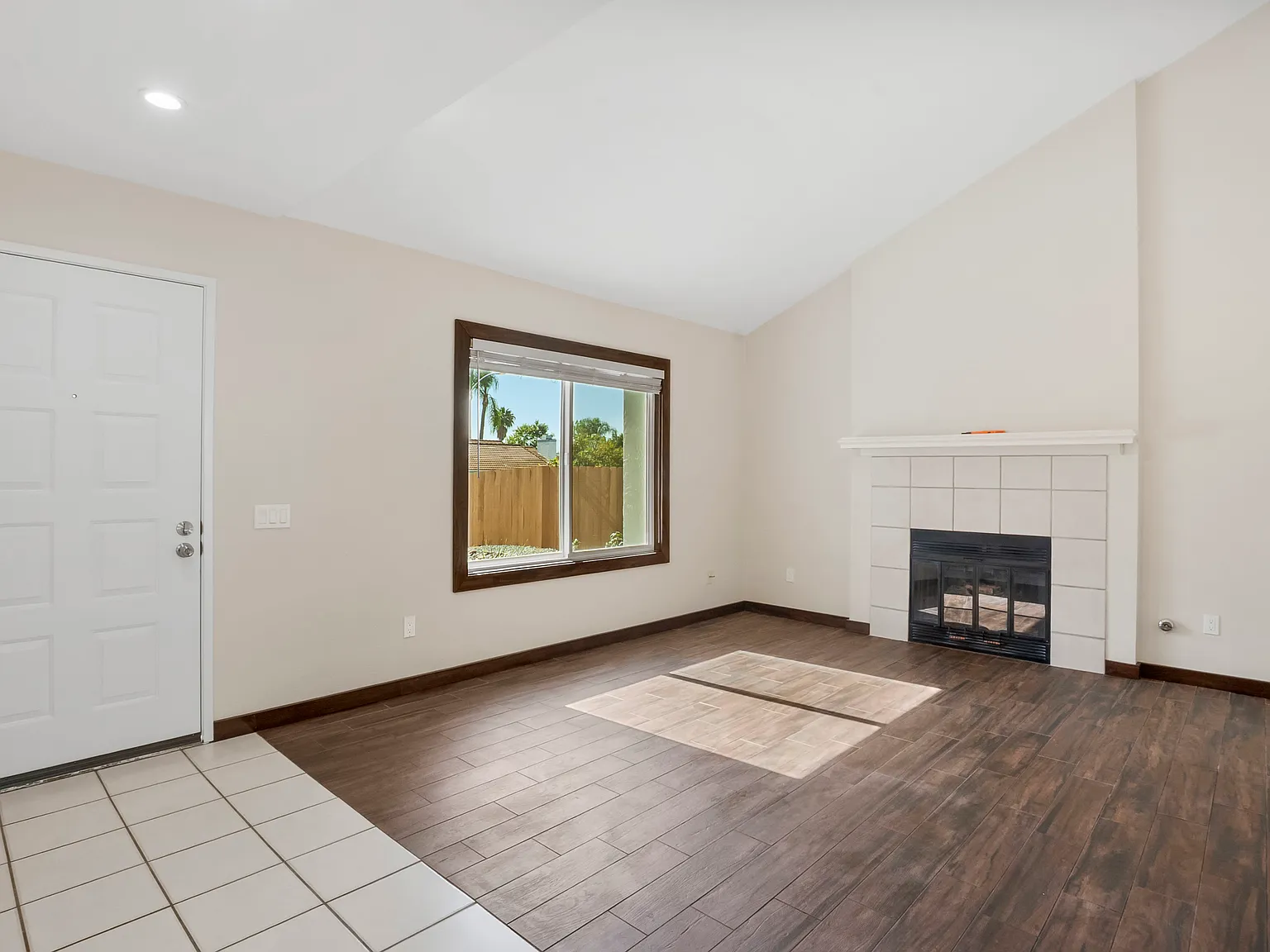 3 bed, 1107 sqft, $3,500 — Photo 2