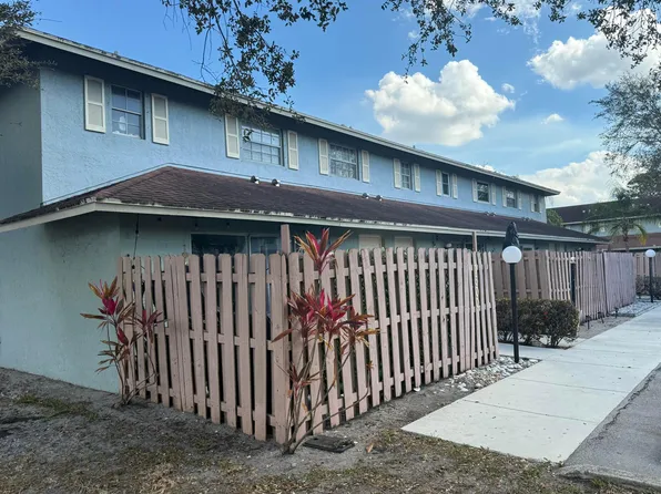 1300 Cypress Way W, Palm Springs, FL 33406