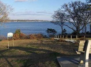 96 Argonne Rd E, Hampton Bays, NY 11946