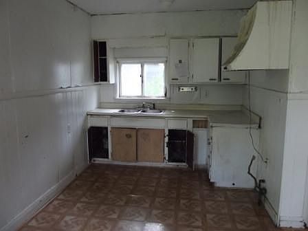 4th image of 320 W Green St
