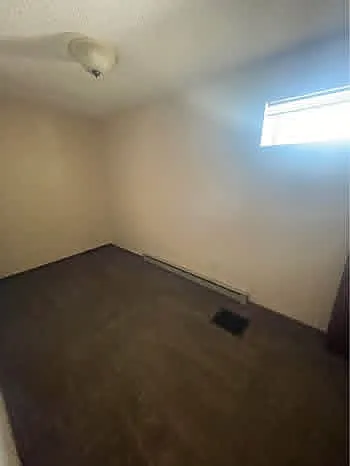 3 bed, 1500 sqft, $900 — Photo 2