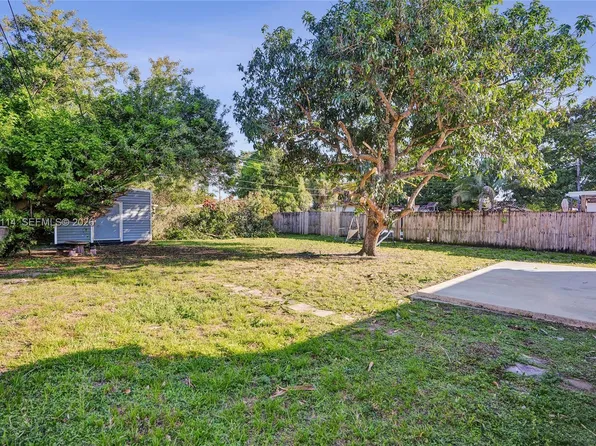 611 NE 171st St, North Miami Beach, FL 33162