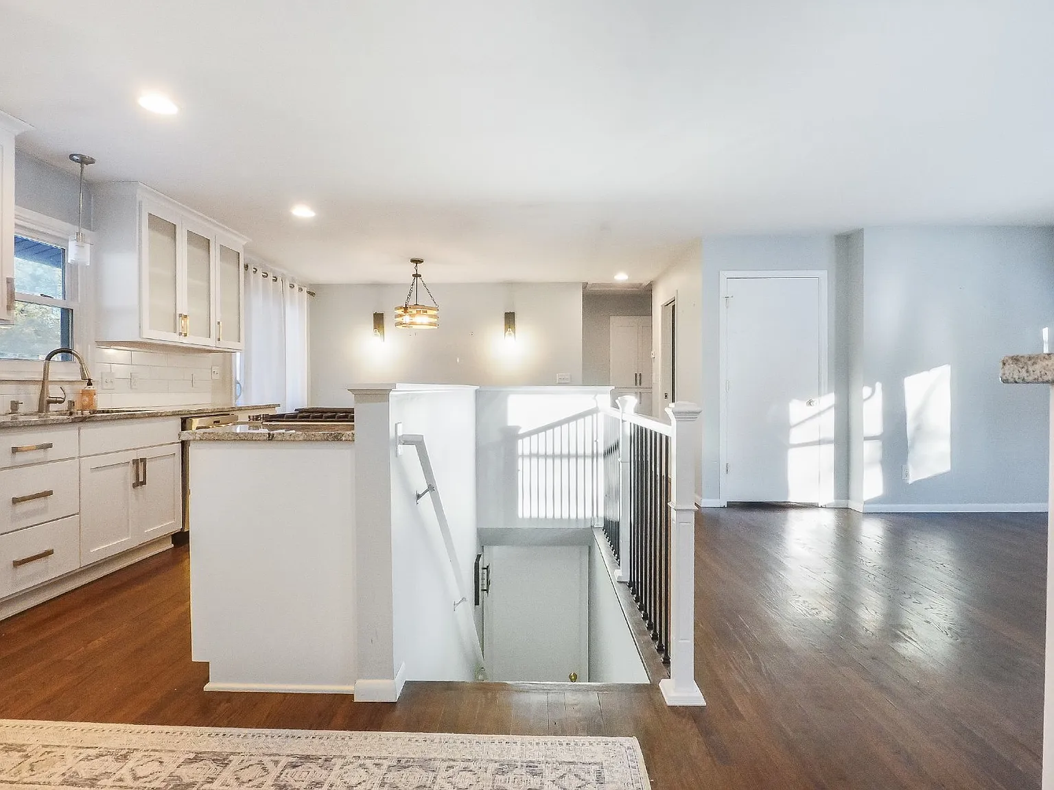 2 bed, 1.0 bath, 1200 sqft, $2,450 — Photo 2