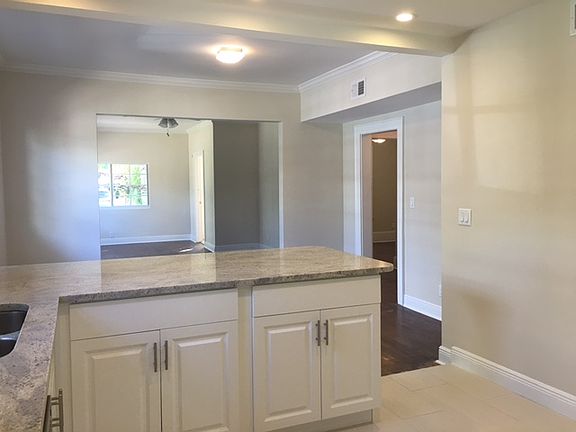 2nd image of 107 NE 17th Ave #2