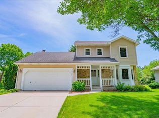 7877 E Oakbrook Cir, Madison, WI 53717