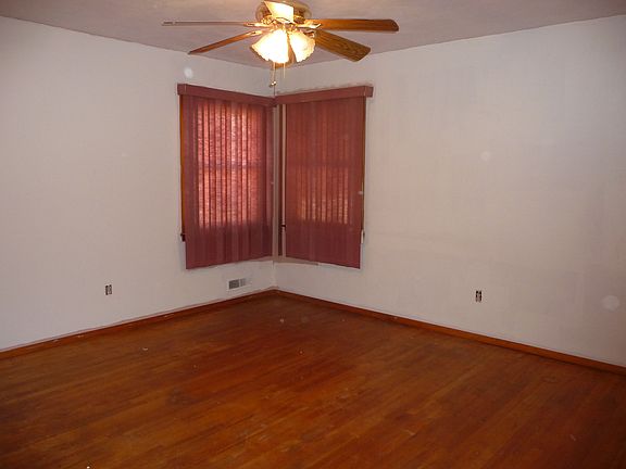 5th image of 163 Mann Ave