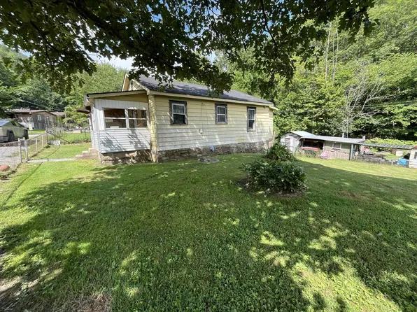 270 Pounding Mill Rd, Evarts, KY 40828