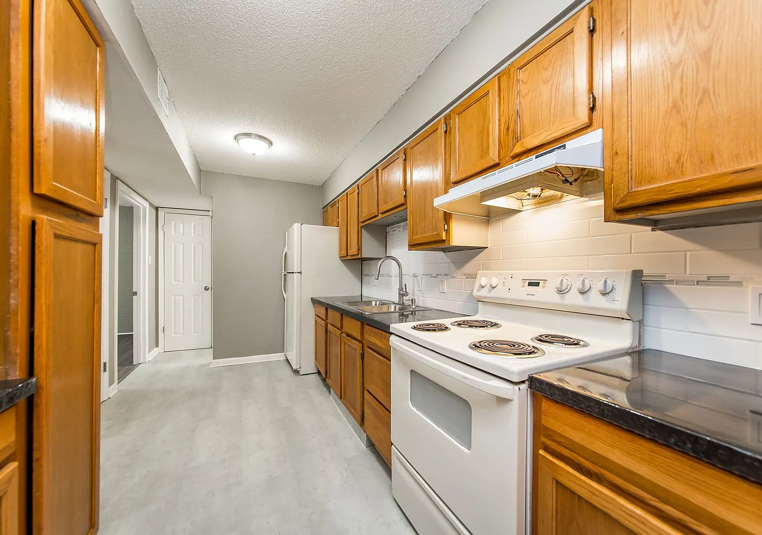 Newly Renovated 2 Bed 1 Bath Apt For Rent - Pet Friendly! — Photo 4