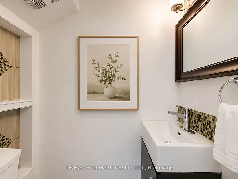 35 Benlamond Ave — Photo 4