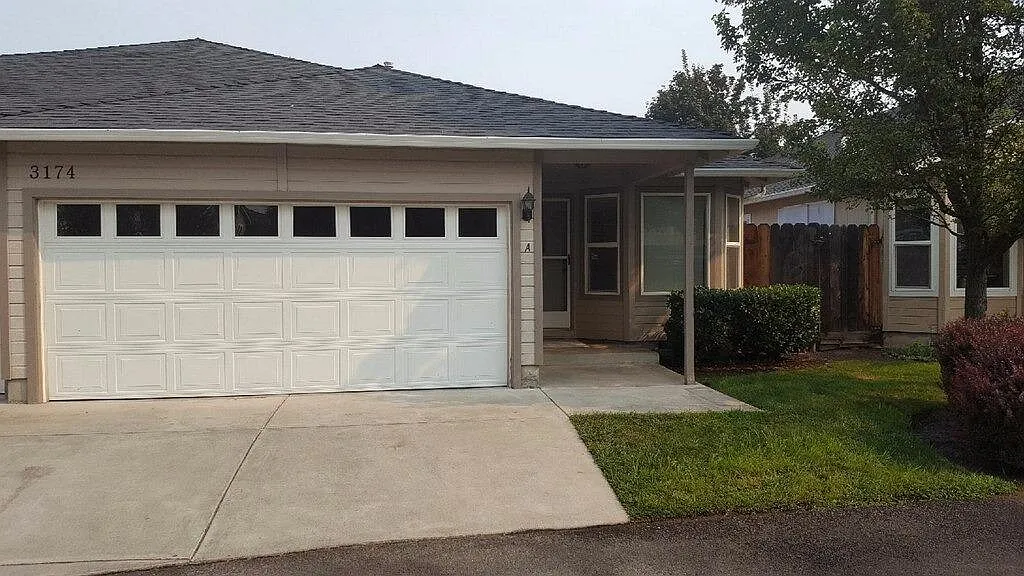 3174 Forest Hills Dr APT A photo 1