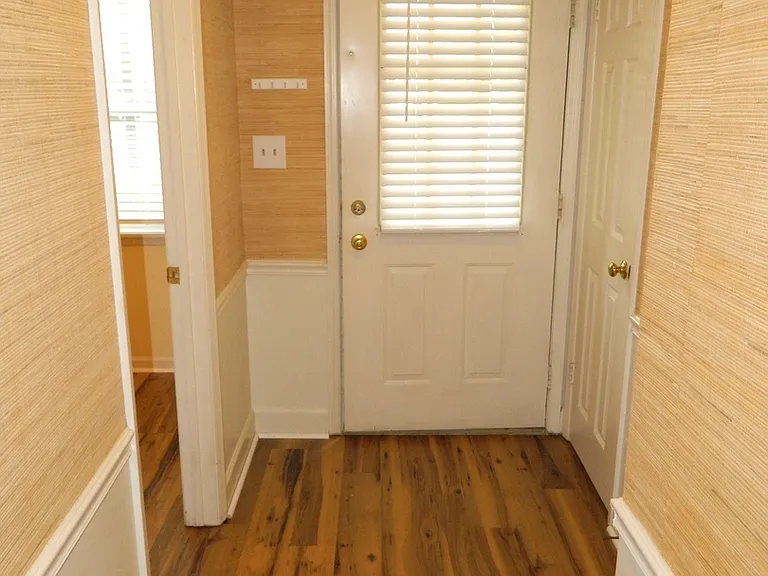 407 Folkstone Cir — Photo 6