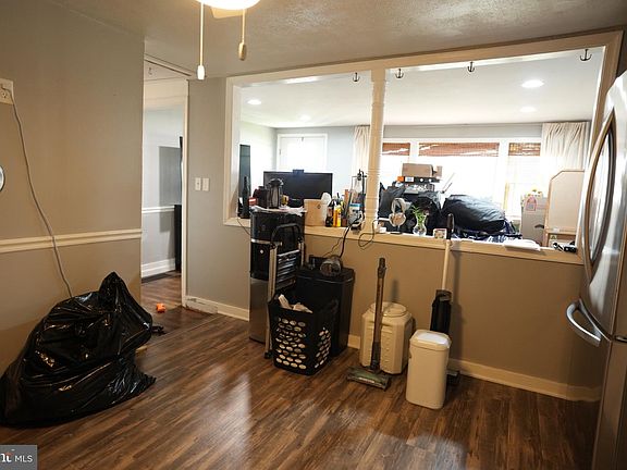 4th image of 3284 Forrest Ave