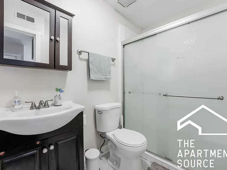 1501 W Fullerton Ave #2R — Photo 11