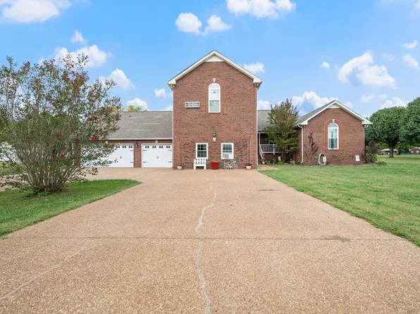 305 Lyon Dr, Portland, TN 37148