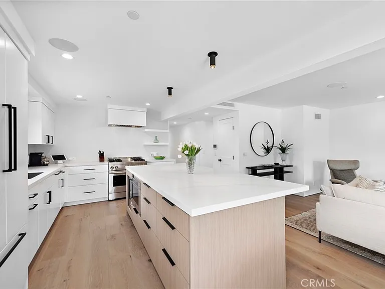 322 1/2 Iris Ave — Photo 15
