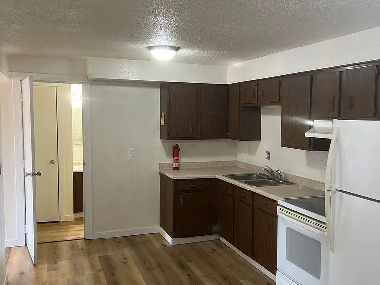 503 Ash St #7 — Photo 3