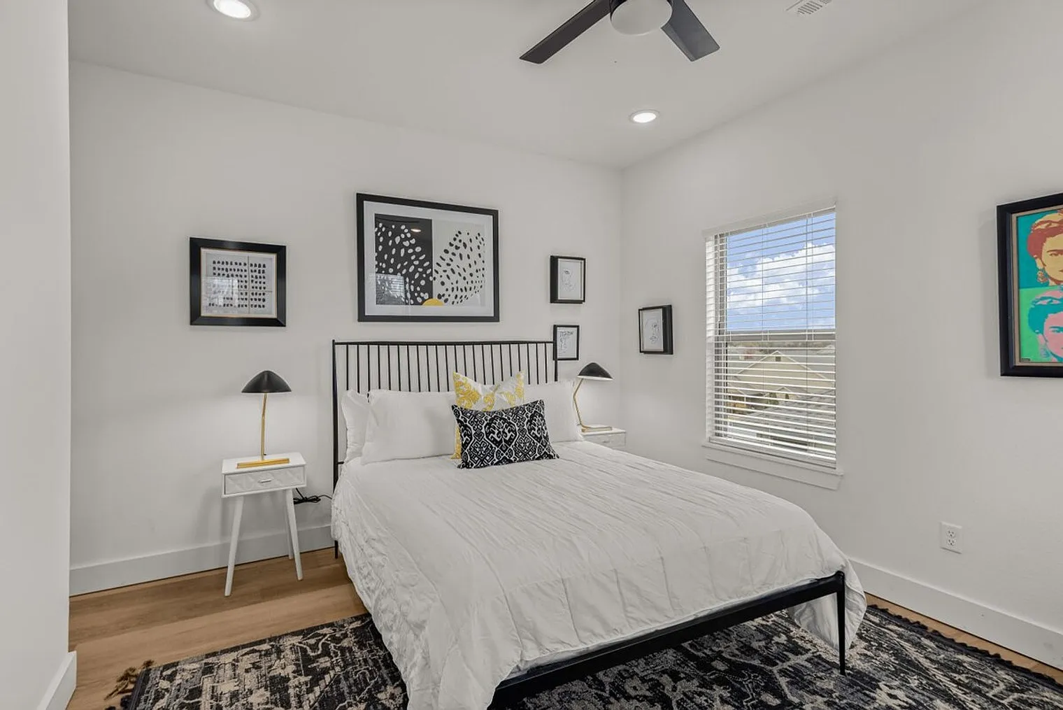 1 bed, 1.0 bath, 990 sqft, $1,340 — Photo 3